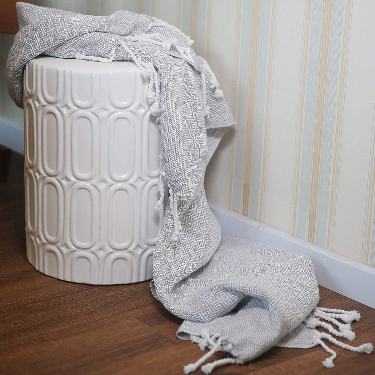 Heavy Duty Ceramic Garden Stool White Glazed Elliptical Pattern Side Table M571