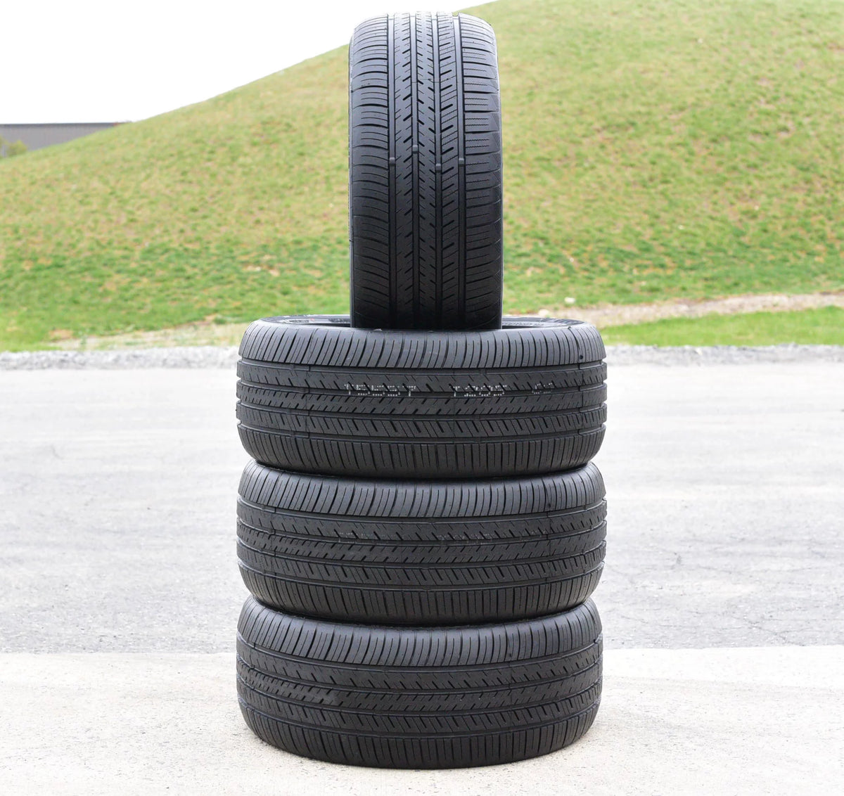 Set of 4 255/40R18 99Y XL High Performance Tires Y20603