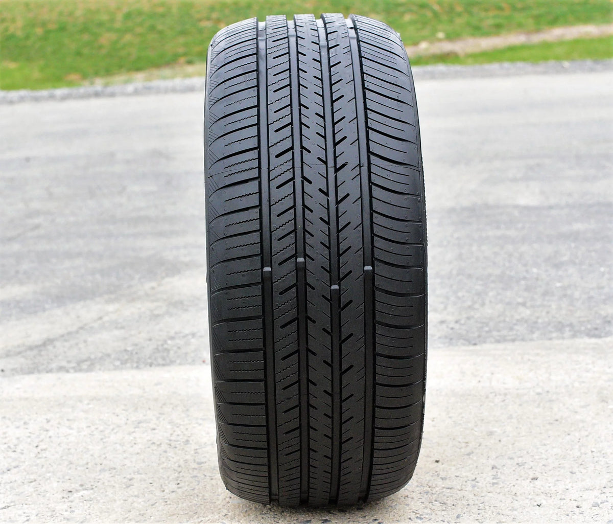 Set of 4 255/40R18 99Y XL High Performance Tires Y20603