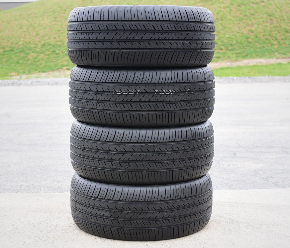 Set of 4 255/40R18 99Y XL High Performance Tires Y20603