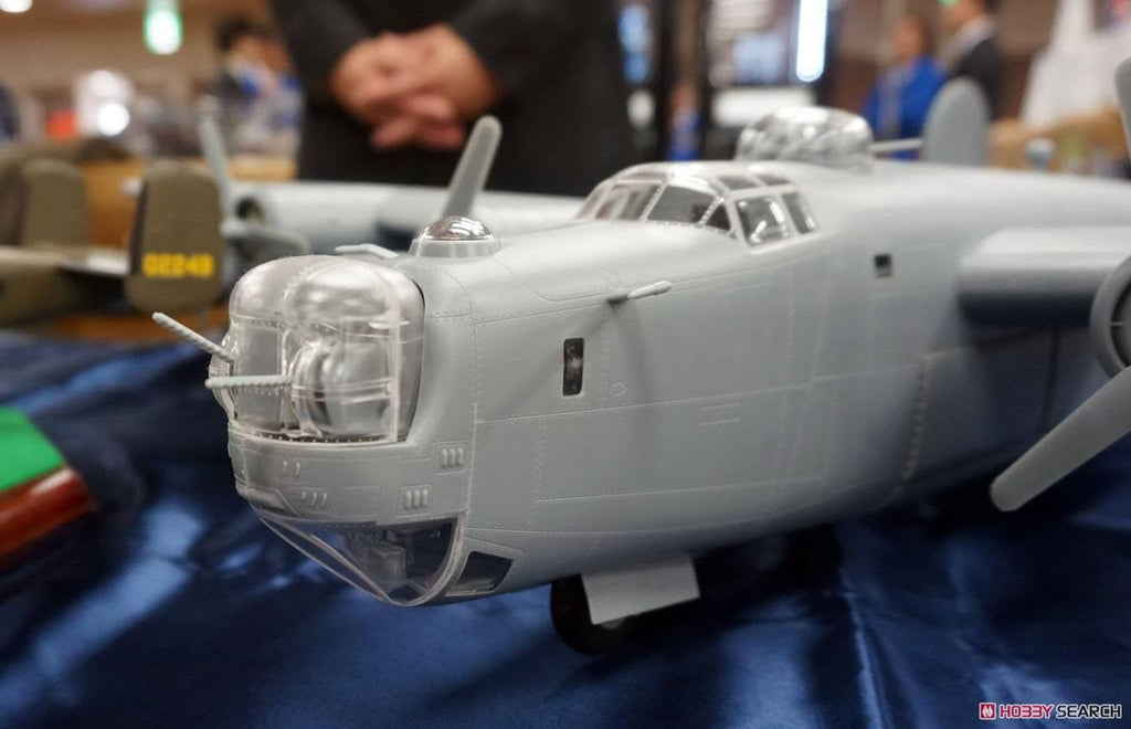 1/32 Consolidated B-24J Liberator Plastic Model Kit K930