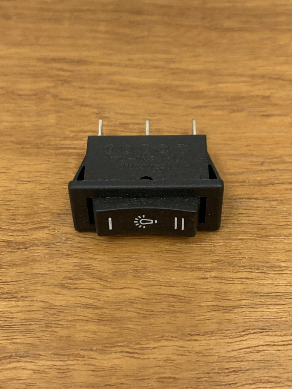 Light Switch 3 Terminals R587315