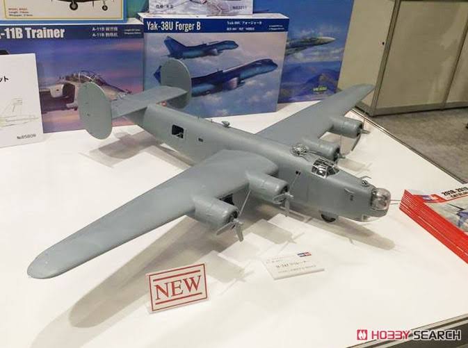 1/32 Consolidated B-24J Liberator Plastic Model Kit K930