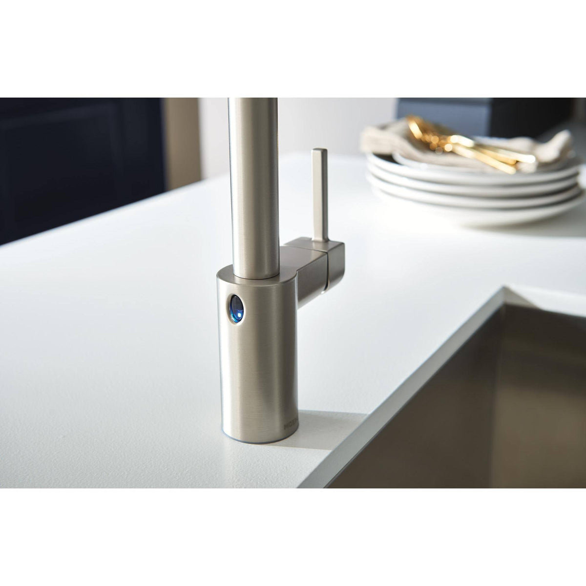Matte Black One-Handle Pulldown Kitchen Faucet R94309