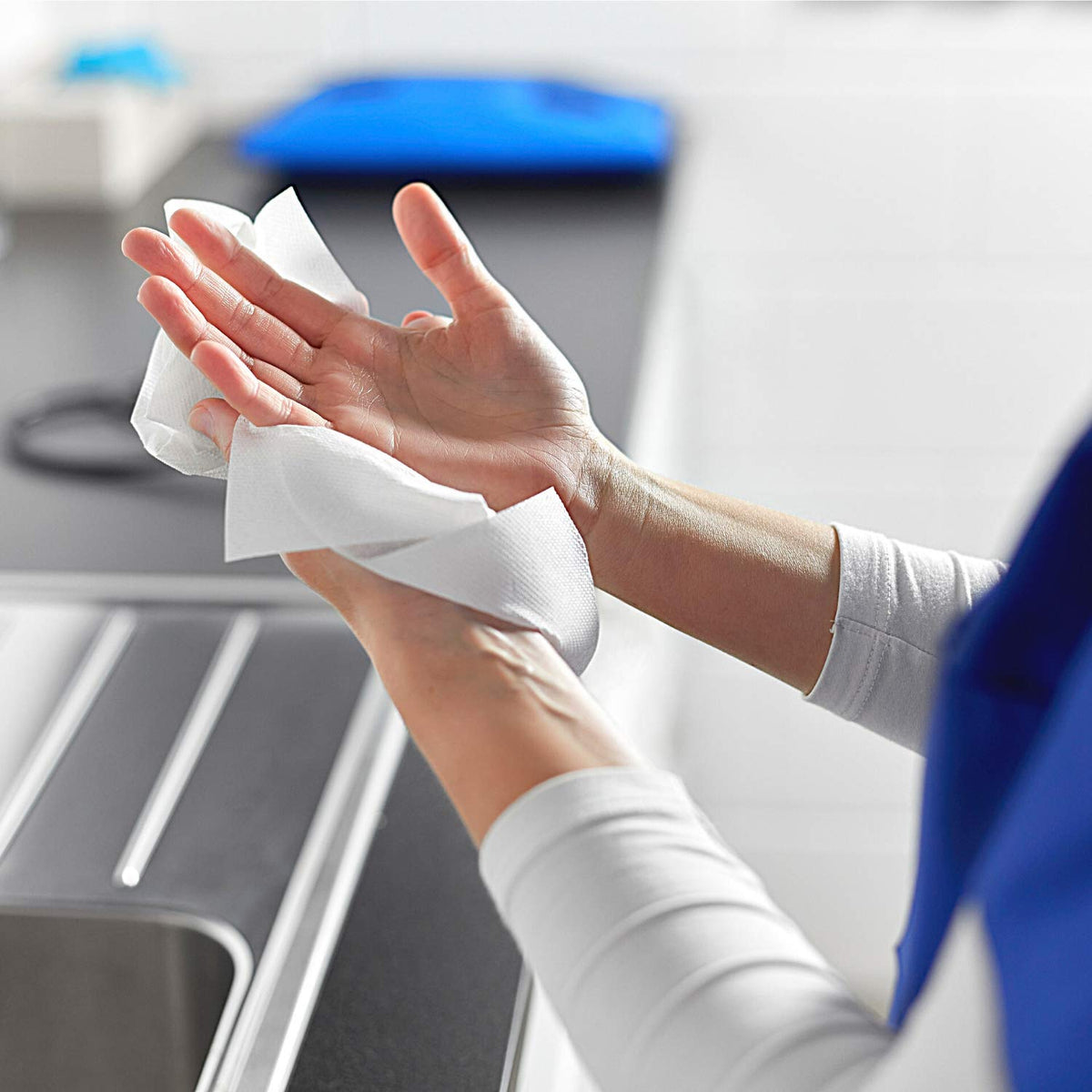 Hand Wipes 45 Wipes Per Canister Case of 6 Pack of 2 M67810